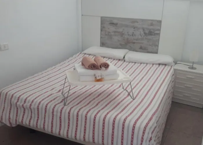 Very Good Place And Sunny ארונה